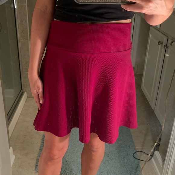 Cute magenta skirt - Picture 2 of 3